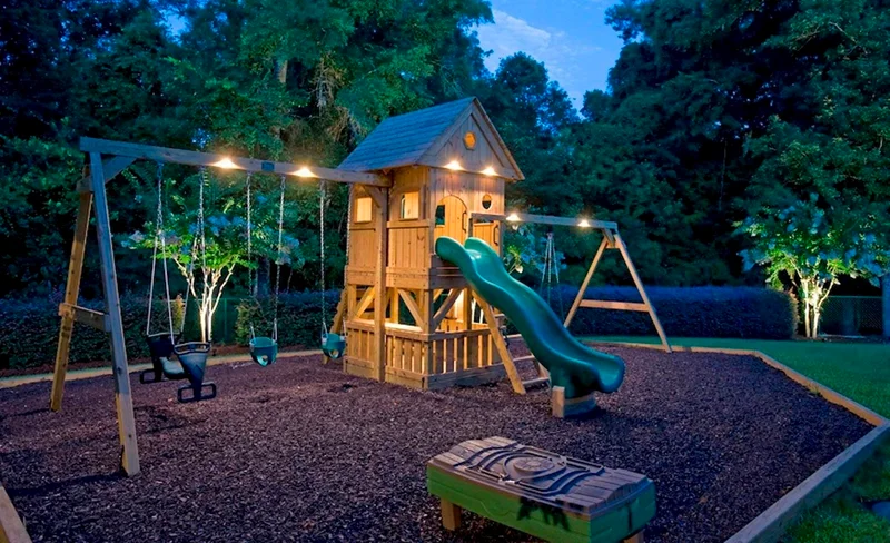 Освещение детской площадки в темное время суток