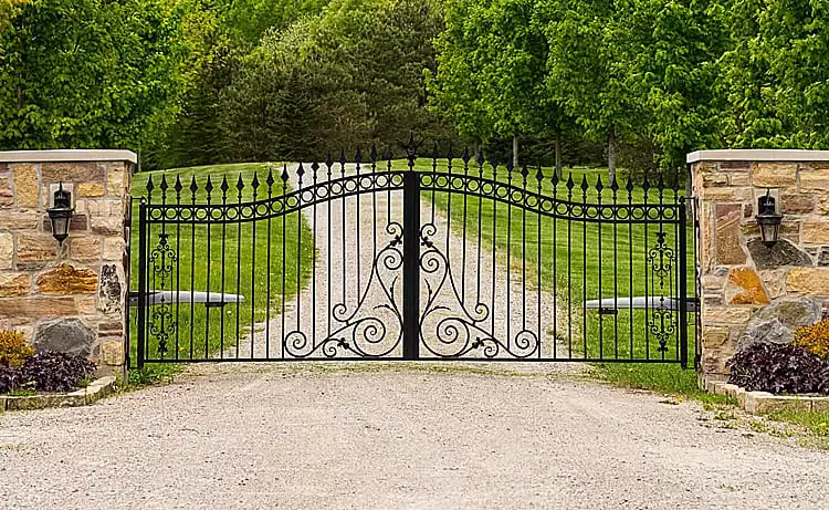 Виды ворот для частного дома — Кованые